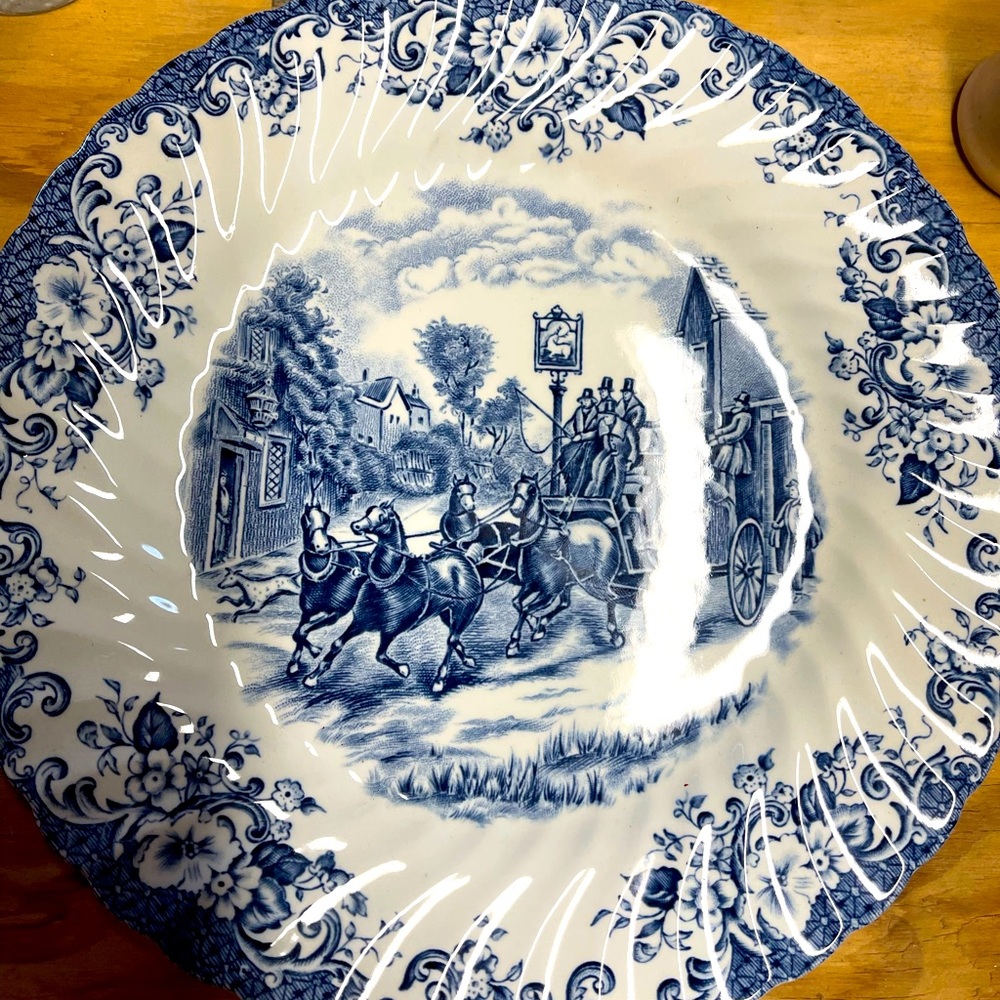Johnson brothers dining plate.  No damage, perfect condition.